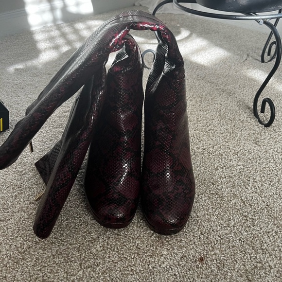 Shoe Dazzle Burgundy Snake print Heeled Boots with Block Heel - Picture 4 of 4